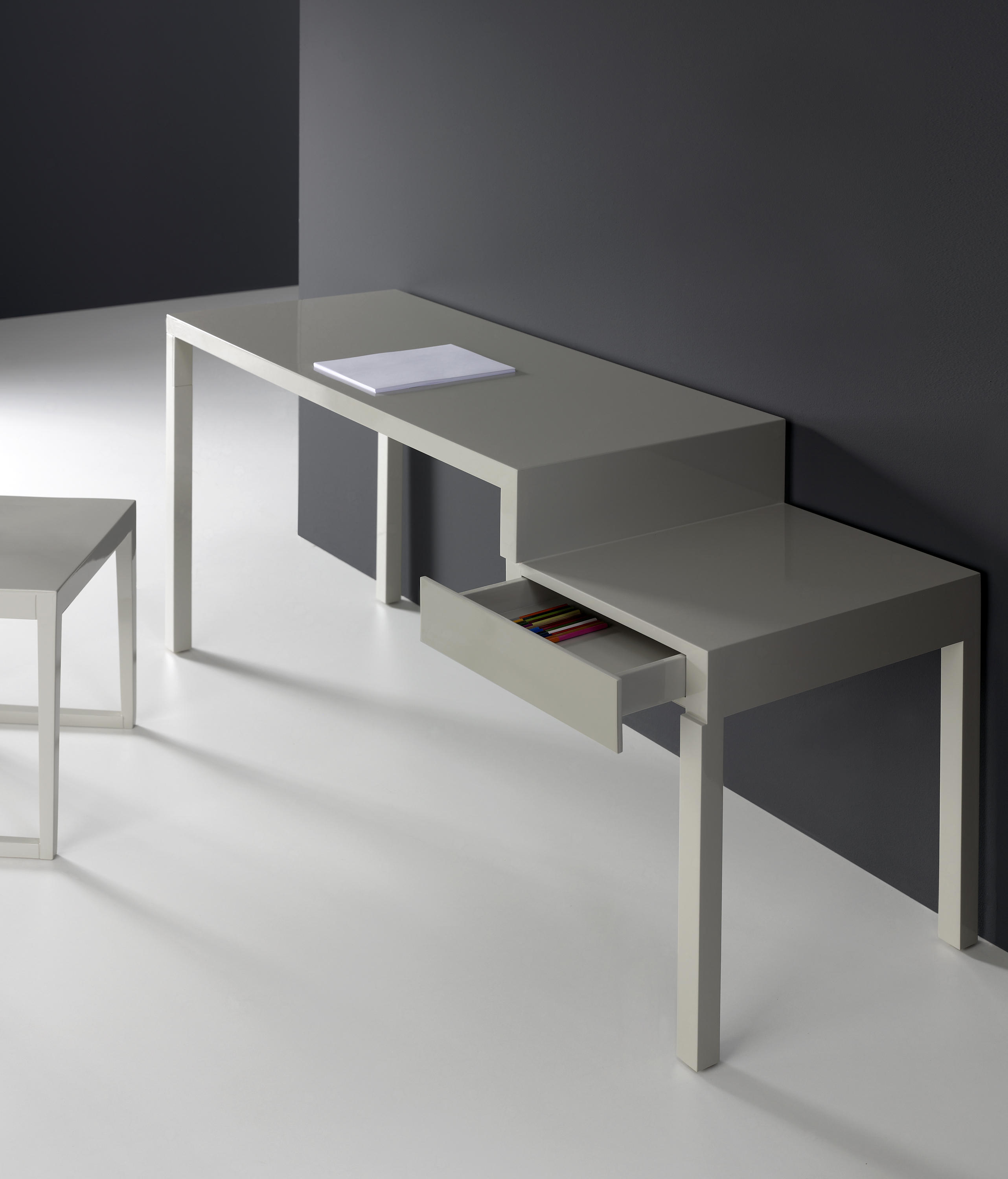 Step Desk Desks From Kendo Mobiliario Architonic
