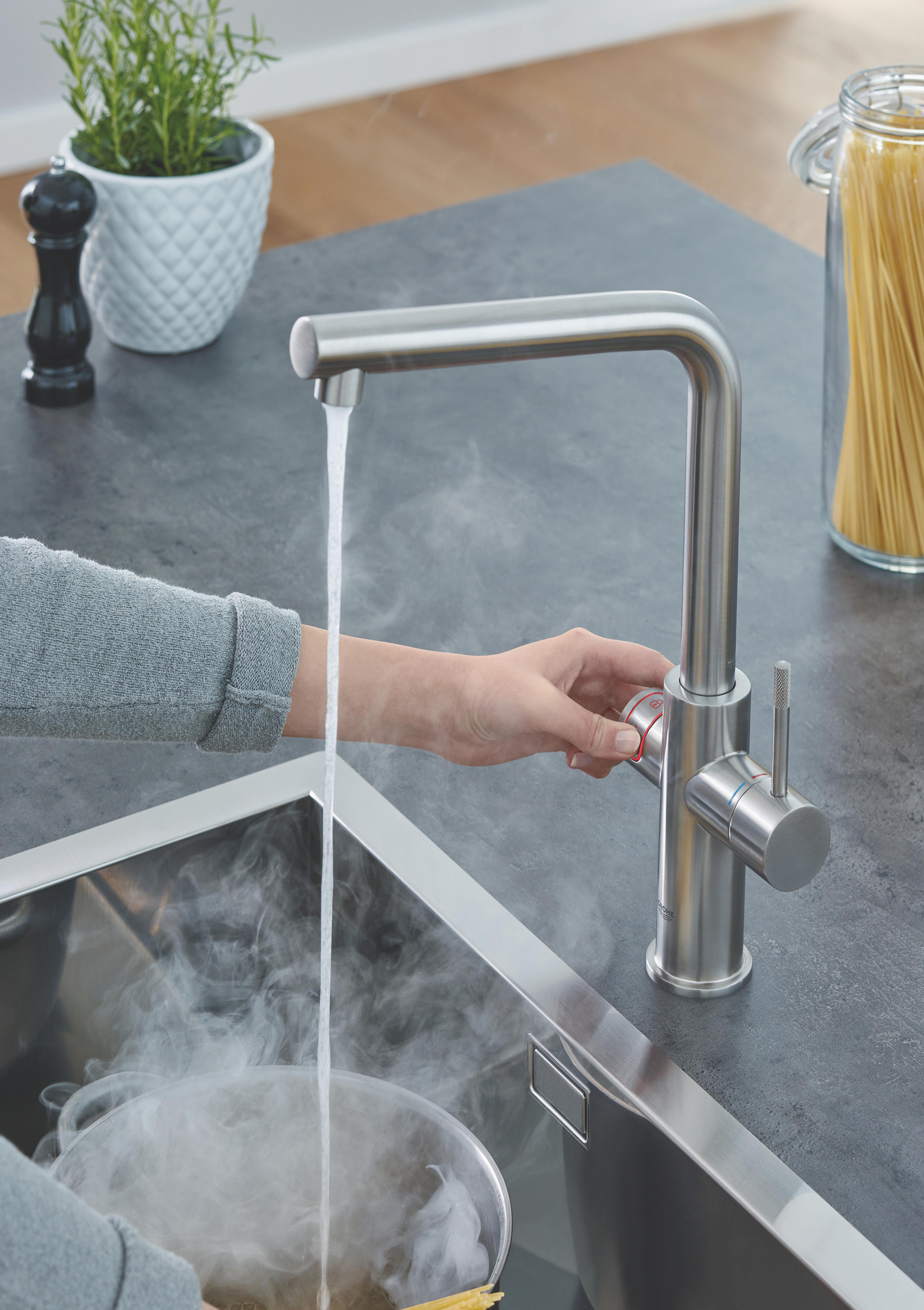 Installeren Vaardigheid stoel GROHE Red Duo Faucet and M size boiler | Architonic