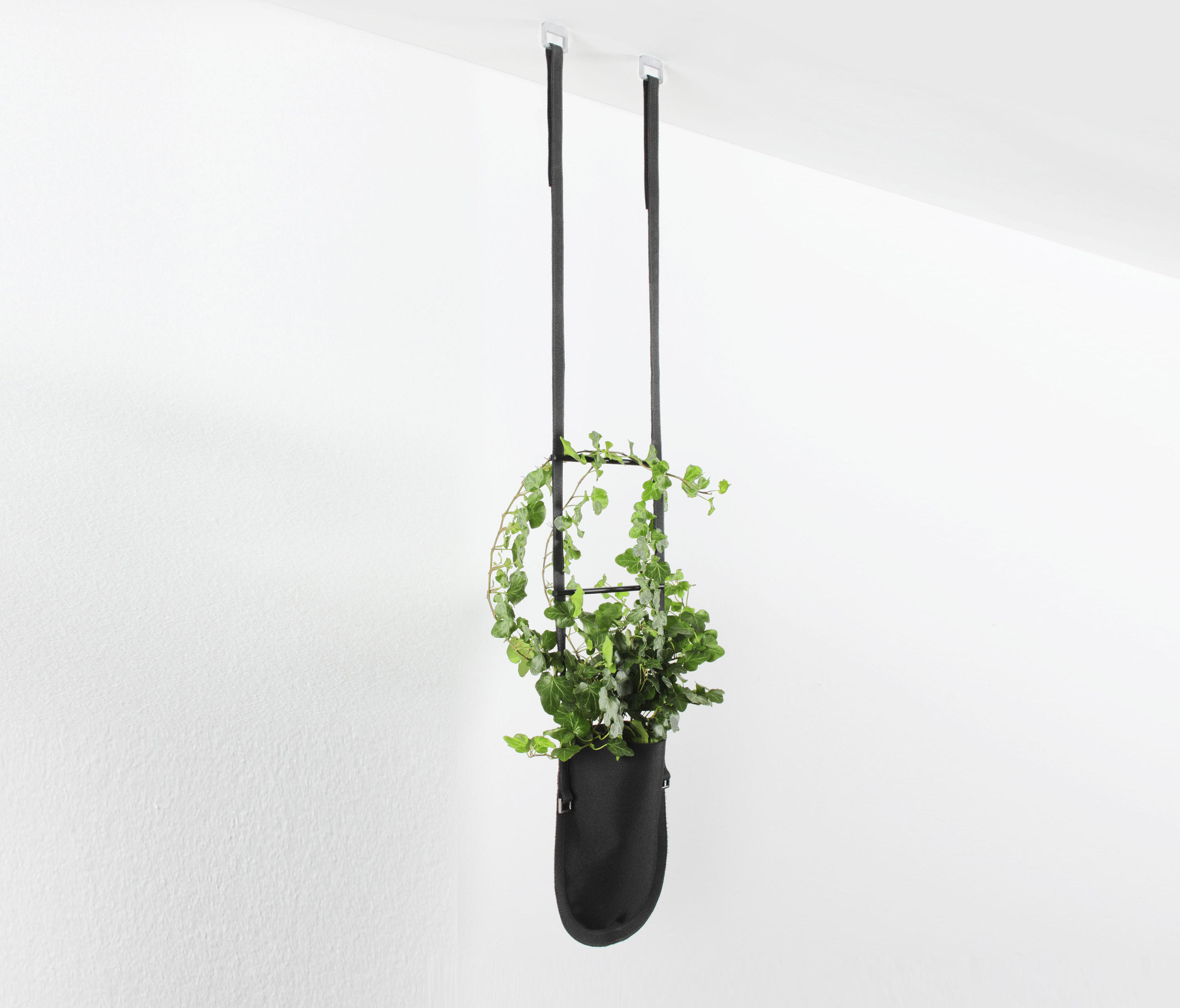 https://image.architonic.com/img_pfm2-4/205/3826/urban-garden-7121126-plant-bag-s-black-02-2-01-b.jpg