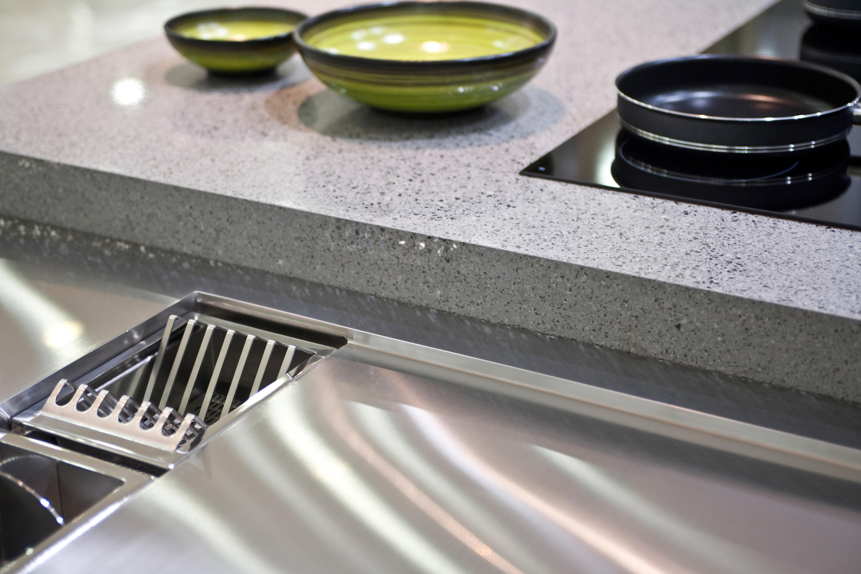 SILESTONE CHROME Mineral composite panels from Cosentino 
