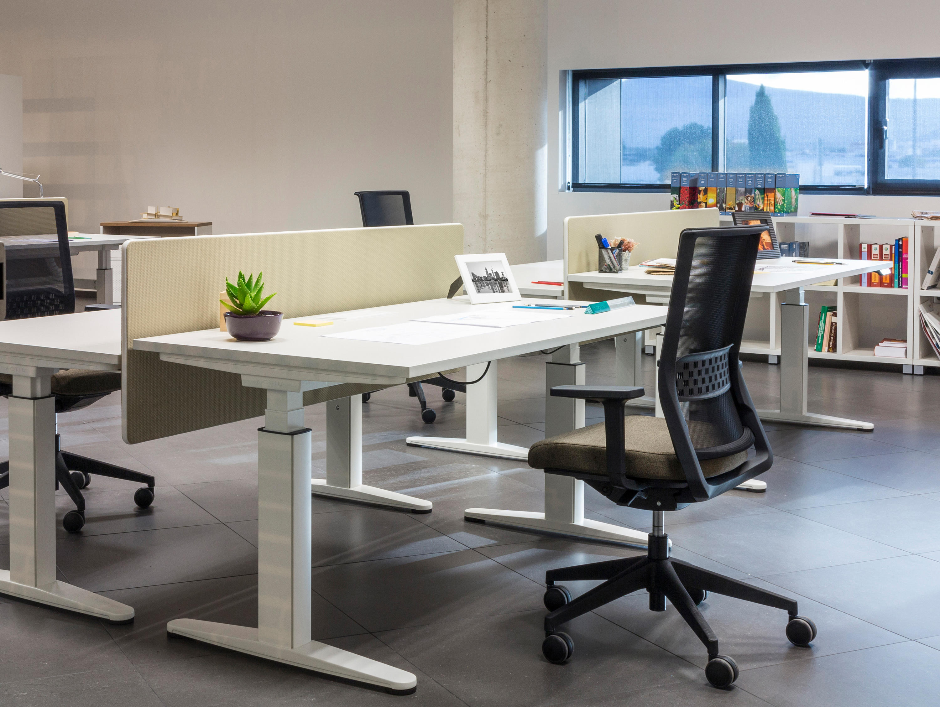 Mobility Contract Tables From Actiu Architonic
