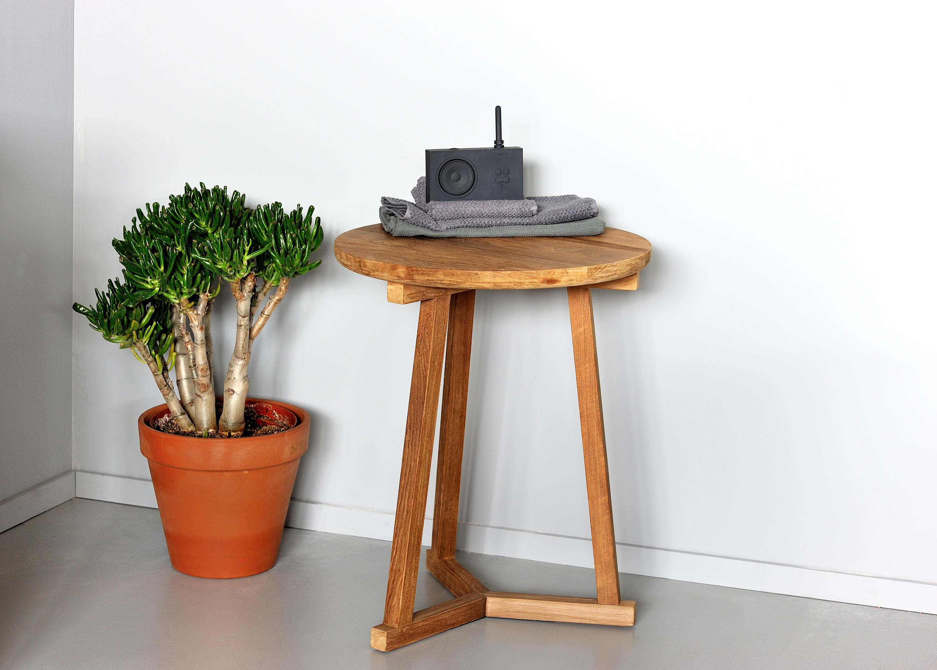 TEAK TRIPOD SIDE TABLE Side tables from Ethnicraft Architonic