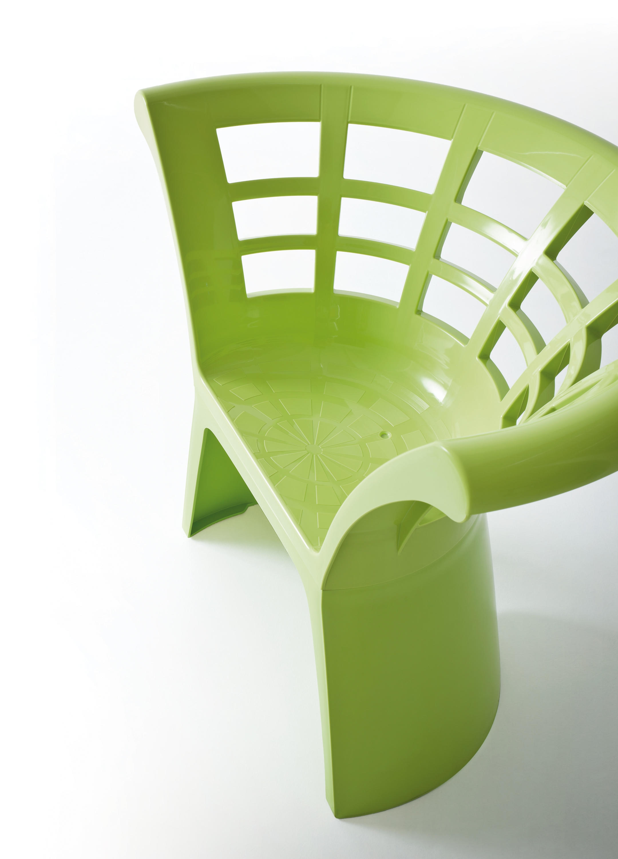 Кресло пластиковое круглое