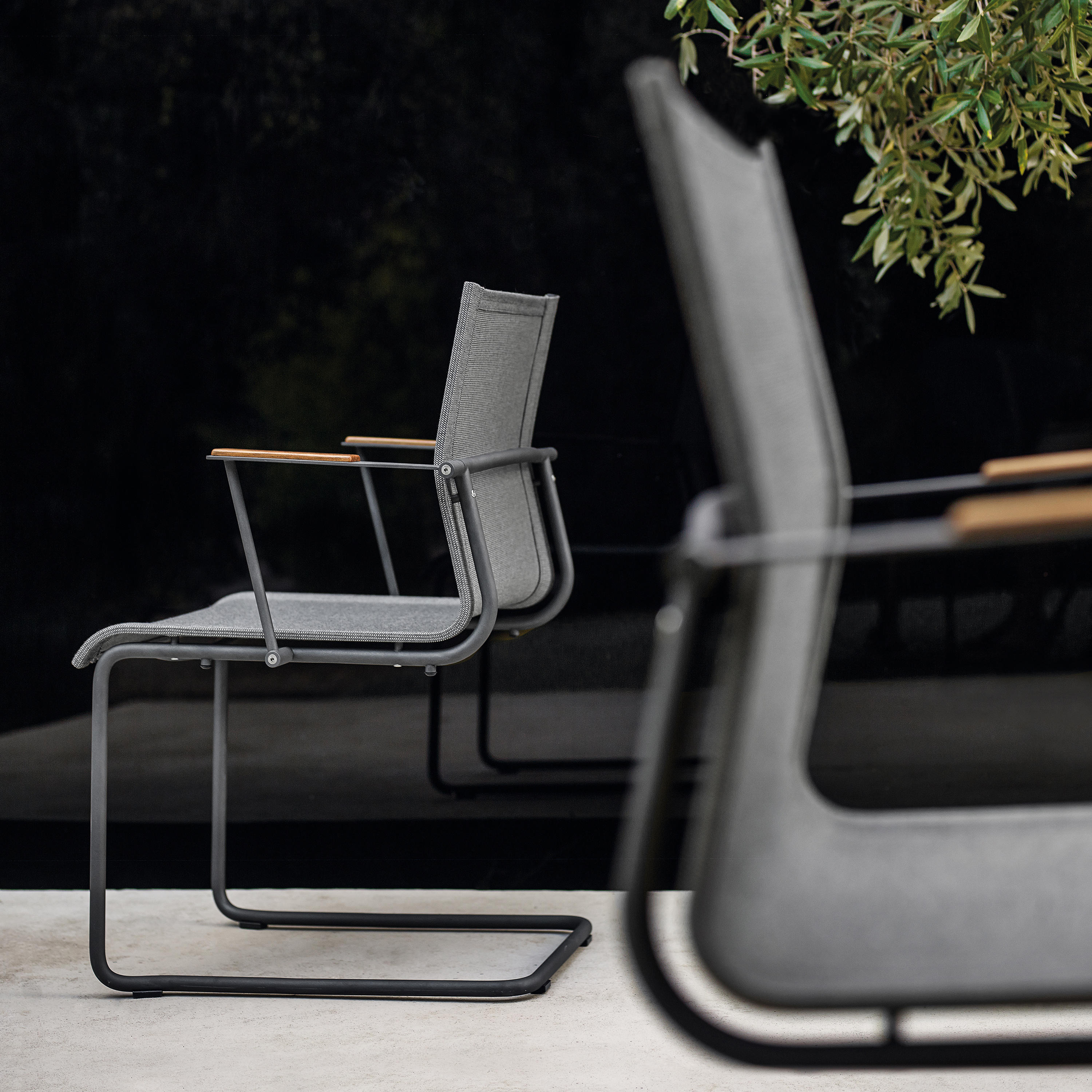 Gloster discount sway chair