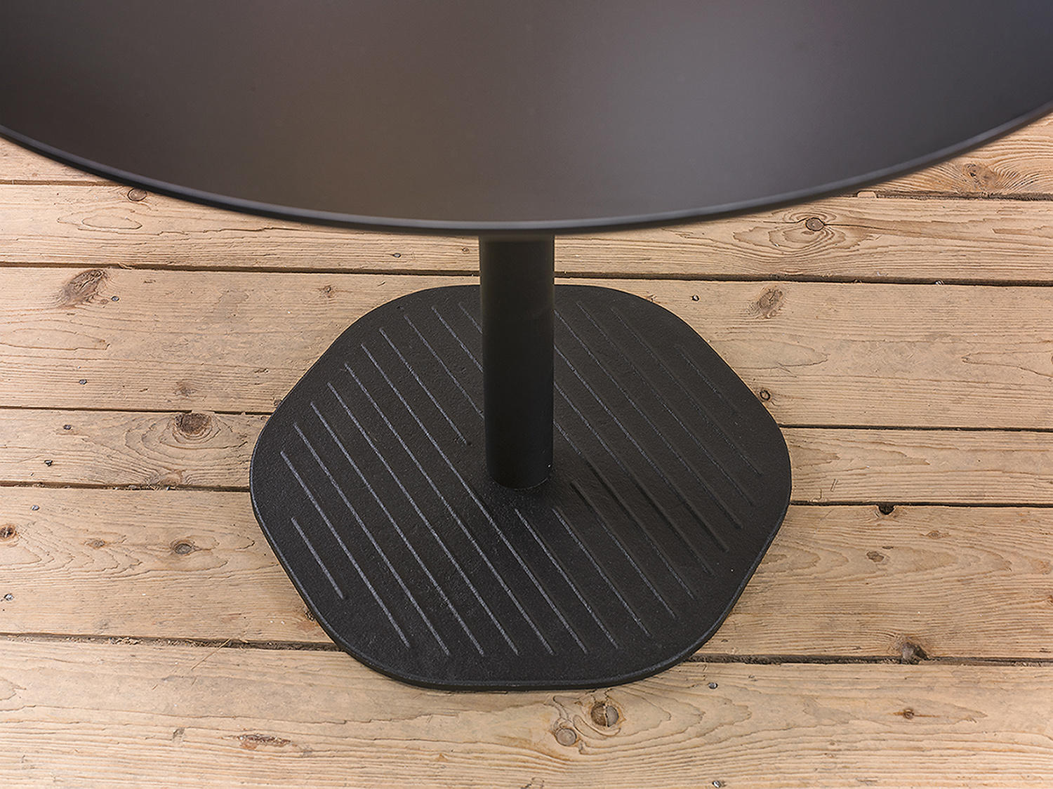 HEXAGON TABLE - Dining tables from TON | Architonic