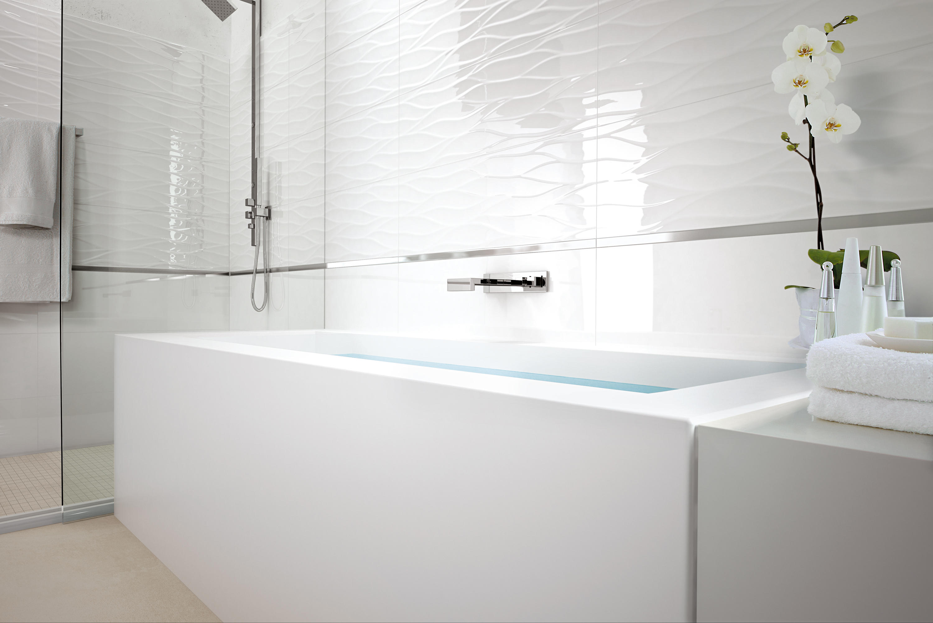 Ванной forum. Lumina curve White Matt 25x75. Белая плитка в ванной. Ванна с белой плиткой. Ванная в белом цвете.