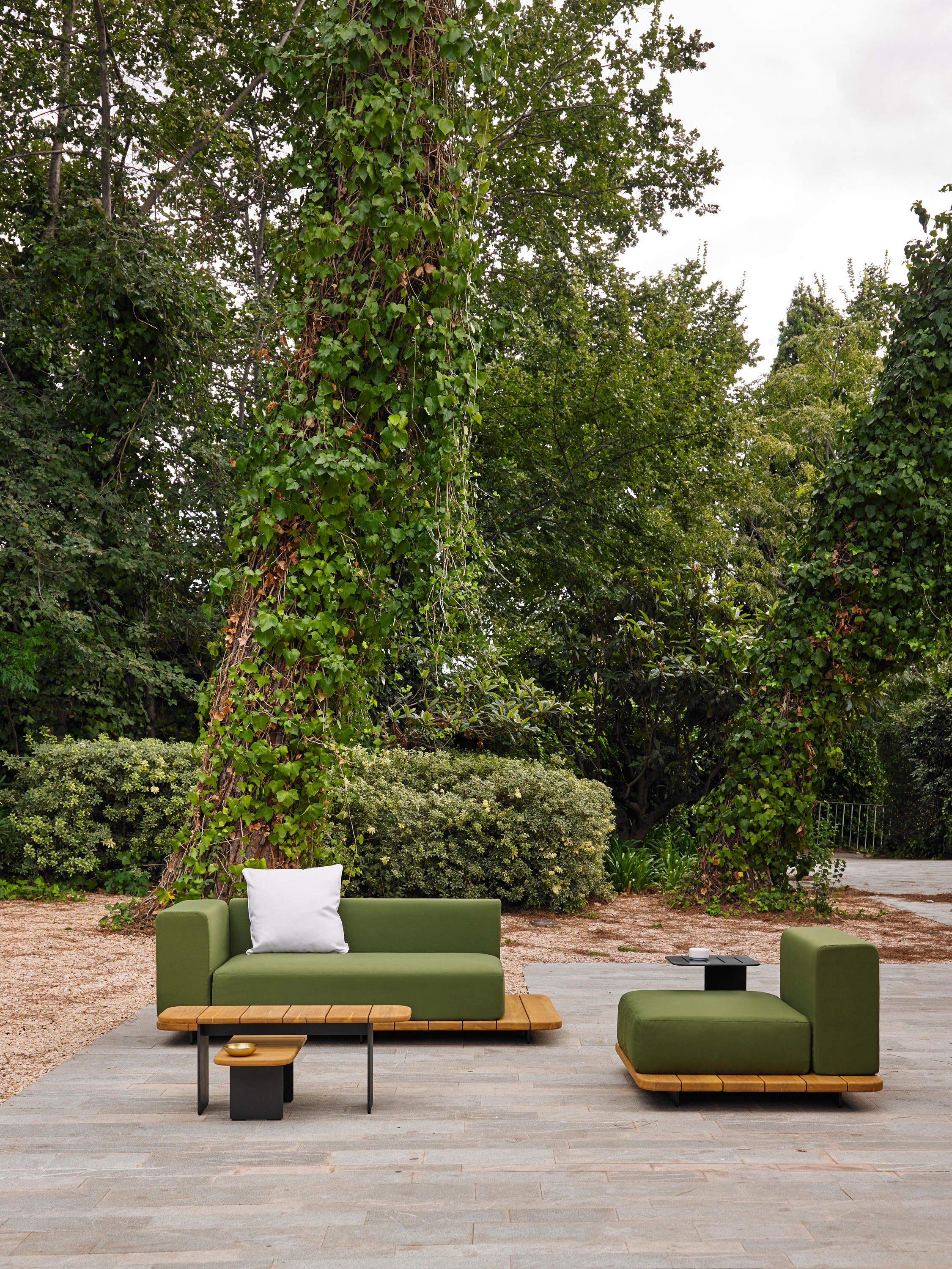 pal-right-single-seat-back-garden-armchairs-from-point-architonic