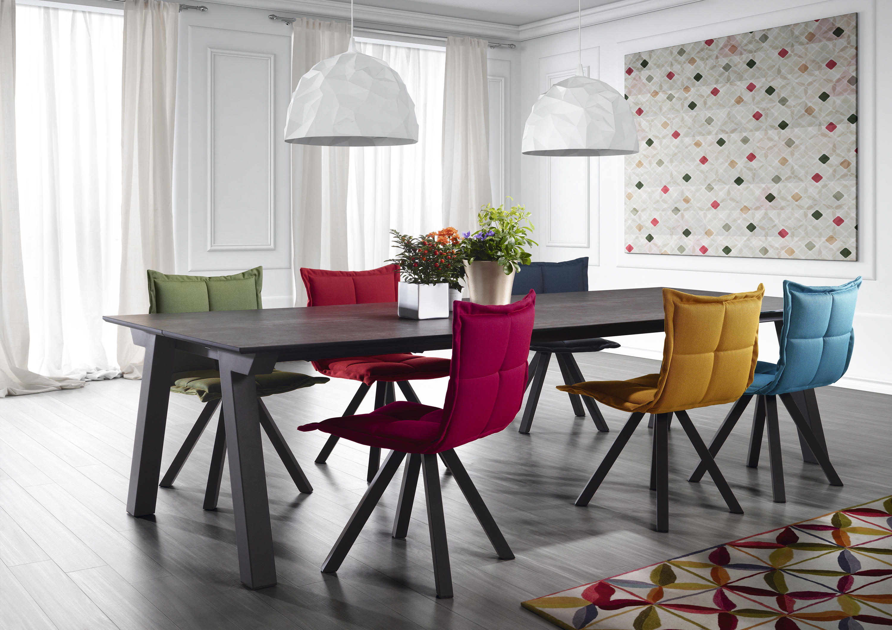Мягкий стол стул. Стулья для обеденной зоны. Модные стулья для кухни. Современные стулья для кухни. Разноцветные стулья в интерьере.