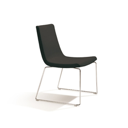 Clint Stackable | Chaises | Fora Form