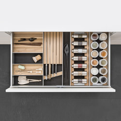 Interior | Aluminum interior accessories, light oak | Kitchen organization | SieMatic