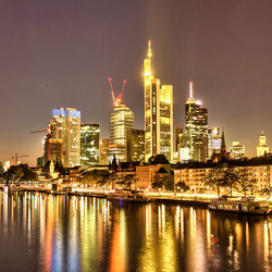 Frankfurt | Big City Lights: The skyline of Frankfurt at night | Fogli di plastica | wallunica