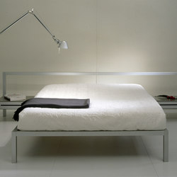 Bed | Bedframes | Sistema Midi