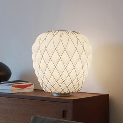Pinecone Lampe de table | Table lights | FontanaArte