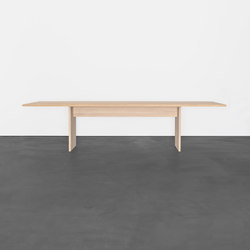 AREAL table | Dining tables | Sanktjohanser