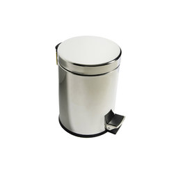 Hotellerie Dustbin with cover and pedal and anti-slip base | Bathroom accessories | Inda