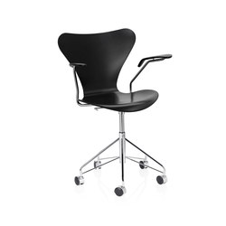 Series 7™ | Chair | 3217 | Black coloured ash | Wheel chrome base | Chairs | Fritz Hansen