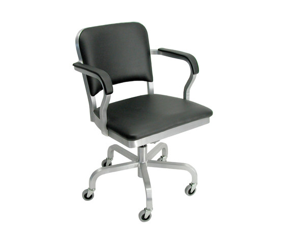 Navy® Upholstered swivel armchair | Sedie ufficio | emeco