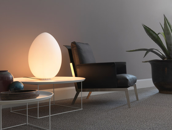 Uovo Table lamp | Table lights | FontanaArte
