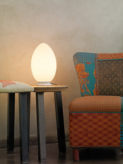 Uovo Table lamp | Table lights | FontanaArte