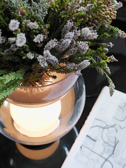 Giova Lampe de table | Vases | FontanaArte