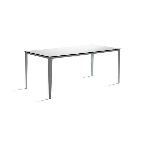 Janire | Dining tables | AKABA