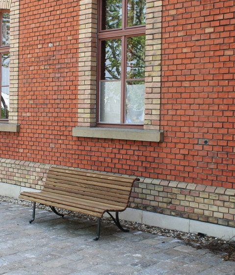 Klosterhof Bank mit Rückenlehne | Sitzbänke | BURRI