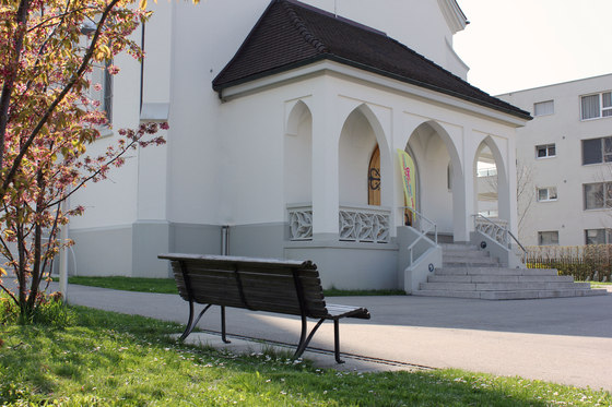 Klosterhof Bank mit Rückenlehne | Sitzbänke | BURRI