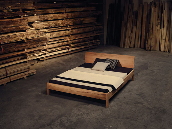 BASIC bed | Beds | Holzmanufaktur