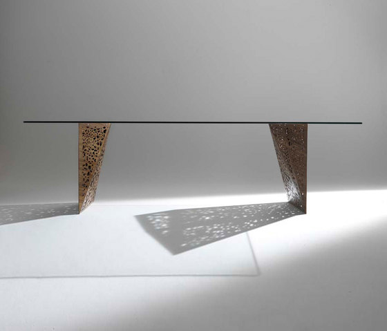 Riddled Table | Dining tables | CASAMANIA & HORM
