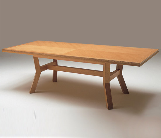 Akimbo dining table | Esstische | Conde House