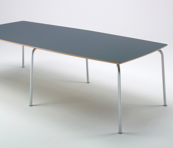 Train Table | Mesas contract | House of Finn Juhl - Onecollection