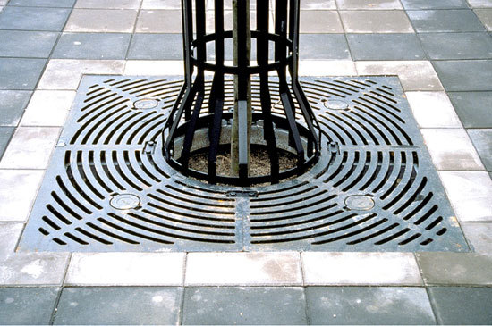 Tree-Grille | Tree grates / Tree grilles | nola