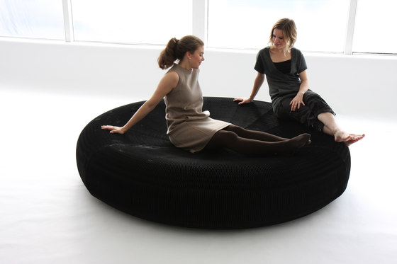 softseating | black paper softseating lounger | Sièges en îlot | molo