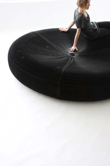 softseating | black paper softseating lounger | Asientos isla | molo