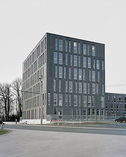 concrete skin | Office Center Salzburg | Systèmes de façade | Rieder