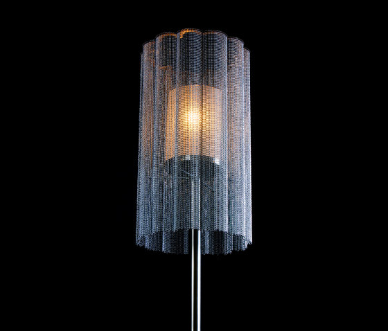 Scalloped Cropped 280 Table Lamp | Luminaires de table | Willowlamp