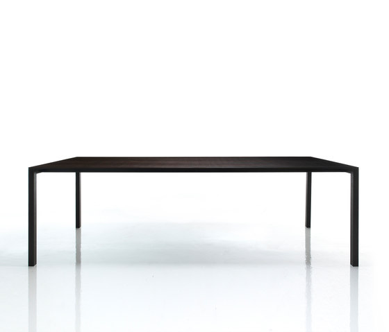 195 Naan | Dining tables | Cassina