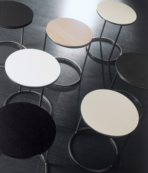Pek Low Table UNO | Tables d'appoint | Meridiani