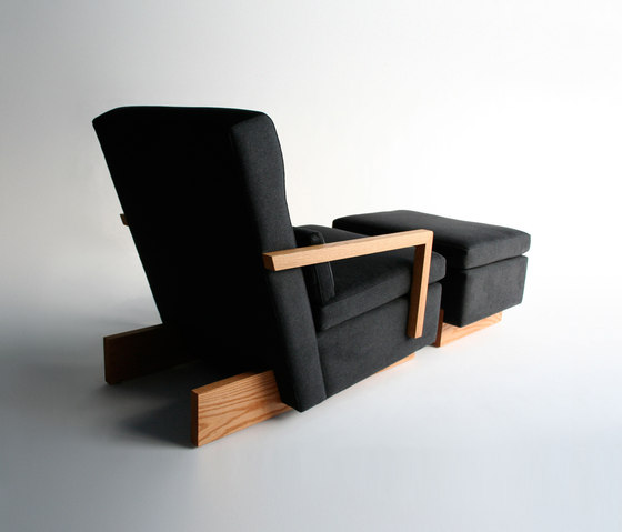 Trax Chair with Arms & Ottoman | Sillones | Phase Design