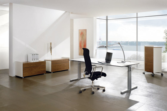 TriASS Furniture range | Contract tables | Assmann Büromöbel