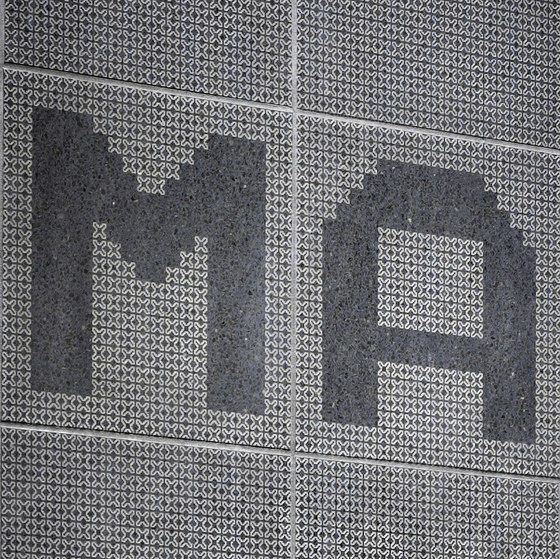 X-Cross Letters | Pixelate | Dalles de granito | MIPA