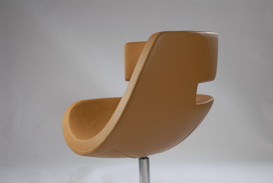 Wait Lounge Chair | Sillones | Wilde + Spieth