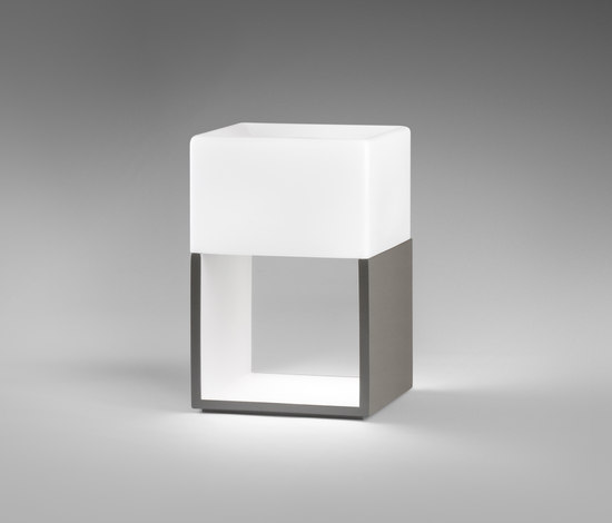 Kubika 2305 Floor lamp | Free-standing lights | Vibia
