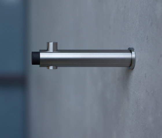 Tope de puerta con percha: doble función - 11 cm de largo | Estanterías toallas | PHOS Design