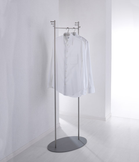 Kleiderständer TWIN mit ovaler Bodenplatte in grau | Garderoben | PHOS Design