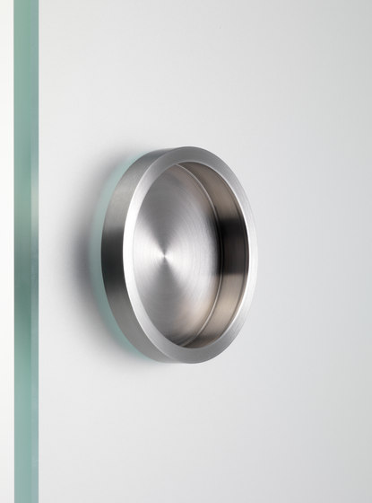 Shell handle with lower grip Ø70 mm | Cabinet recessed handles | PHOS Design