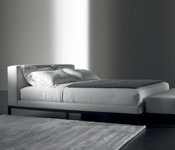Roger Bed | Beds | Meridiani