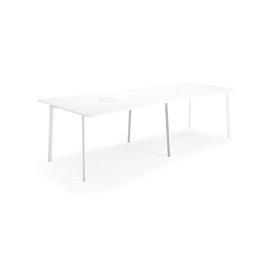 Angle conference table | Objekttische | Materia