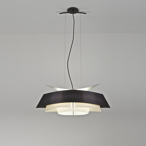 Chapeau 29 | Suspended lights | Resolute