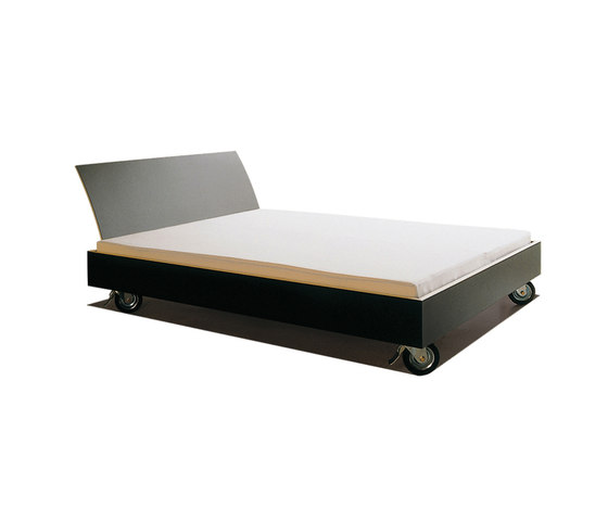 bed on castors | Letti | performa